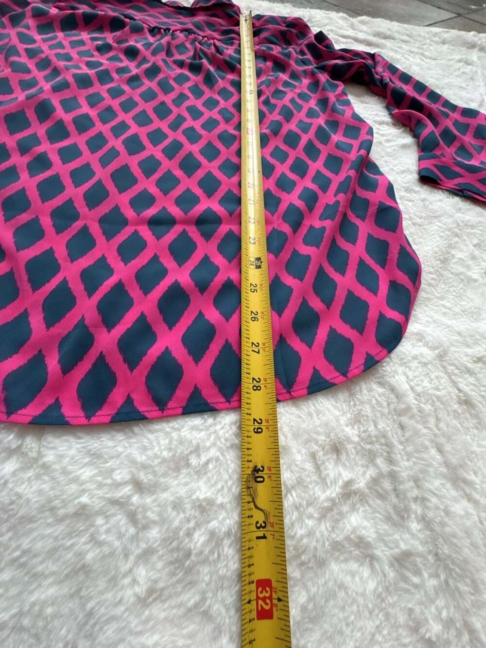 Ann Taylor Size Medium Pink & Navy Geometric Print Blouse 100% Polyester - Picture 2 of 8